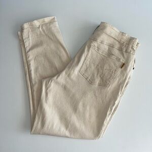 Vintage women’s high waisted Straight Leg jeans in cream. Stretchy and comfy